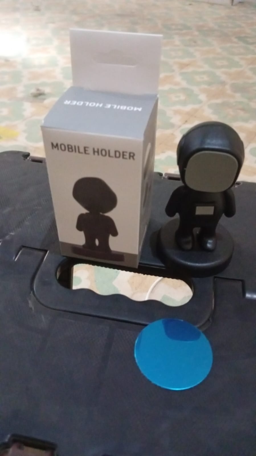 Cartoon Astronaut Magnetic Mobile Phone Holder – 360° Rotating Car Mount (1 Pc)-mobile accessories-AniGuess-AniGuess