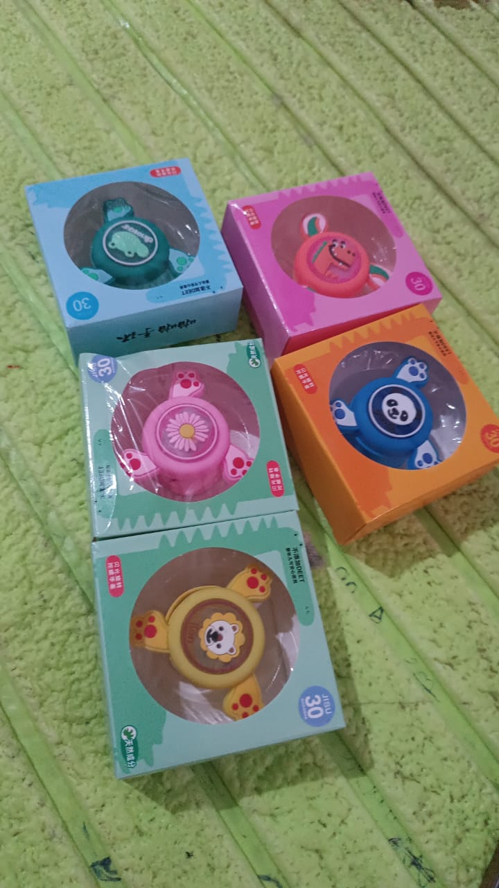 LED Light & Spinning Slap Kids Cartoon Bracelet Wrist Band (1 Pc / Mix Design)-Toys & Games-AniGuess-AniGuess